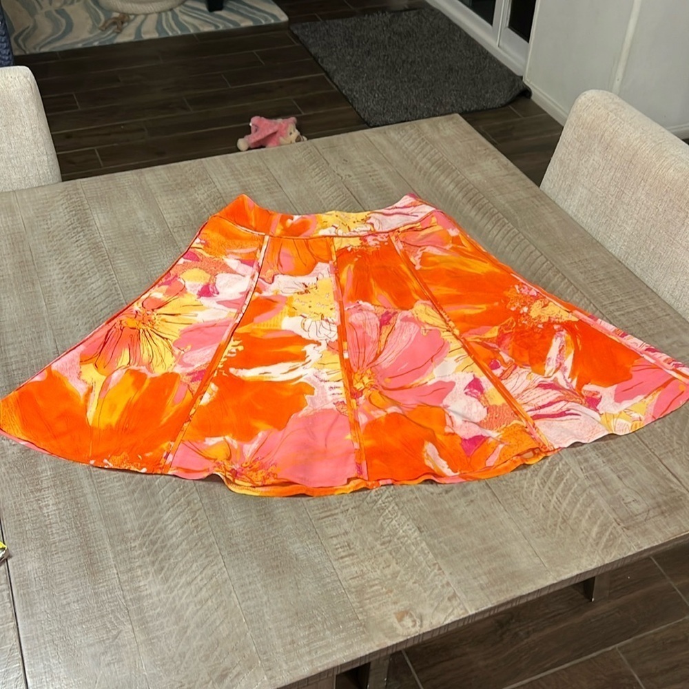 Women’s floral skirt with a vintage vibe by Jobis